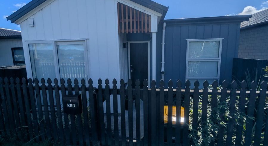 Rented: 35 Red Hills Road, Massey, Auckland